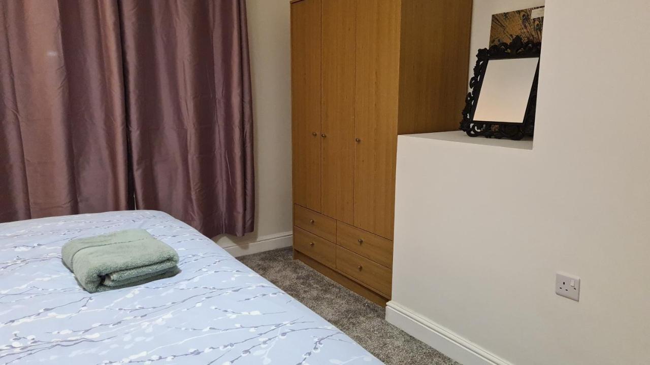 Spacious 3 Bedroom House, 6 Beds In Spondon, Derby With Parking Kültér fotó